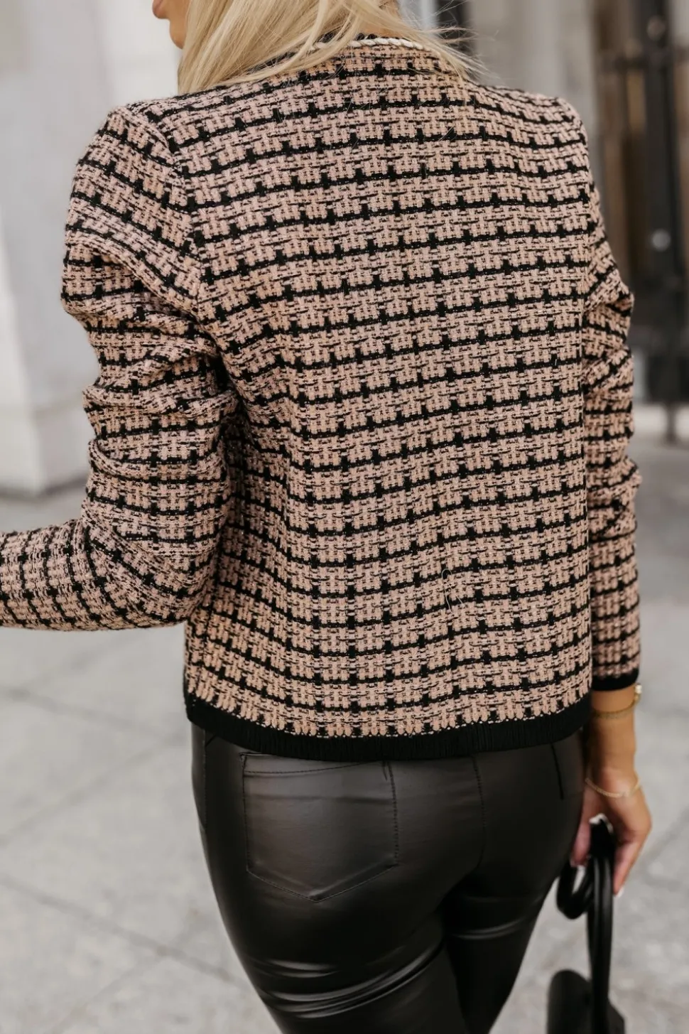 ŻAKIET COCO W KRATĘ KARMELOWO-CZARNY