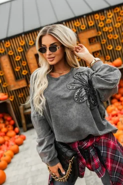 BLUZA BAWEŁNIANA DEKATYZOWANA Z OZDOBNYM KWIATEM GRAFITOWA