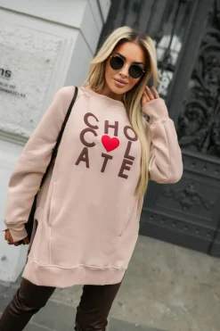 BLUZA BAWEŁNIANA OVERISZE OCIEPLANA Z NAPISEM CHOCOLATE BEŻOWA