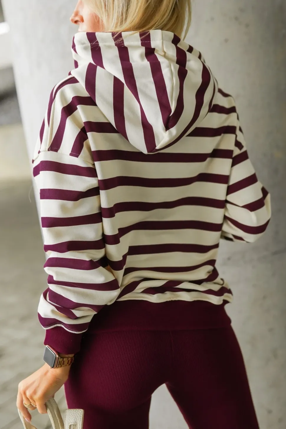 BLUZA BAWEŁNIANA Z KAPTUREM W PASY BURGUNDOWO-BEŻOWE