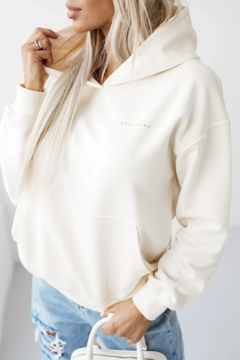 BLUZA BAWEŁNIANA Z MINIMALISTYCZNYM NAPISEM ECRU