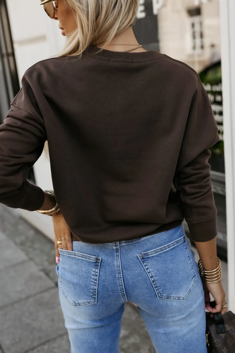 BLUZA BAWEŁNIANA Z OKRĄGŁYM DEKOLTEM Z NAPISEM STAYHERE BRĄZOWA