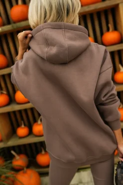 BLUZA DRESOWA OCIEPLANA Z KAPTUREM ZE ZŁOTĄ APLIKACJĄ MICKY CZEKOLADOWA