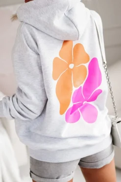 BLUZA DRESOWA Z KAPTUREM Z OZDOBNYMI KWIATAMI Z TYŁU SZARA