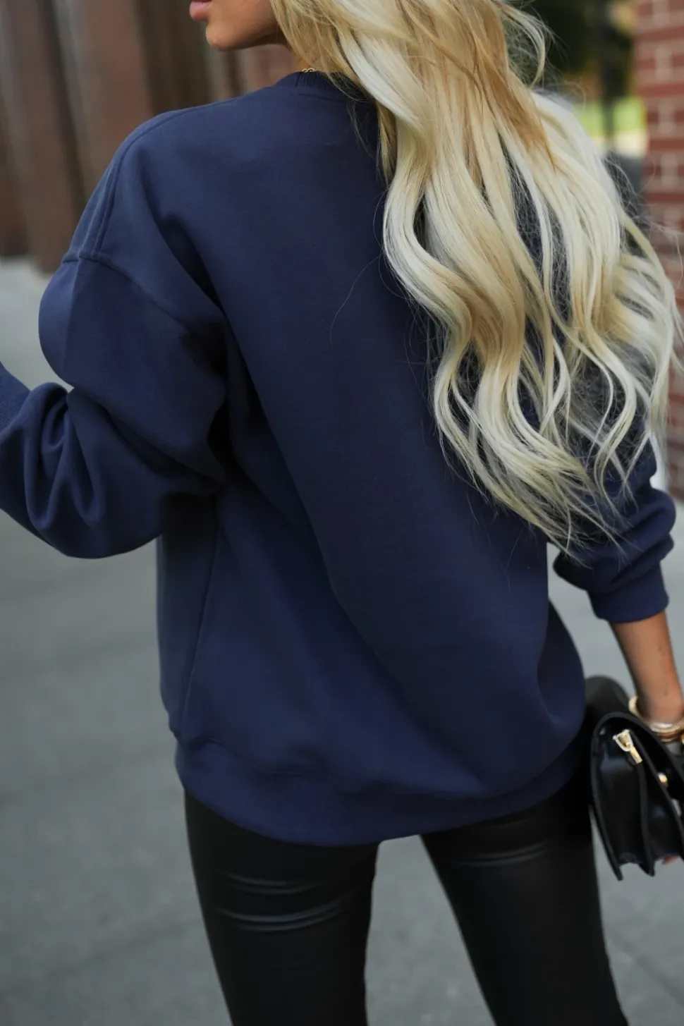 BLUZA DRESOWA Z NADRUKIEM PARIS JUST WEEKEND GRANATOWA