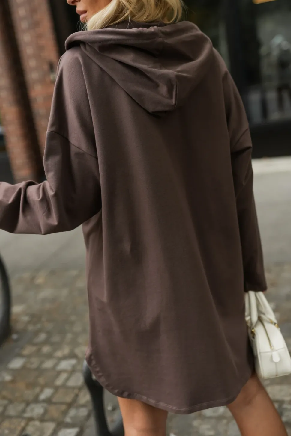 BLUZA Z KAPTUREM KATE O KROJU PARKI CZEKOLADOWA