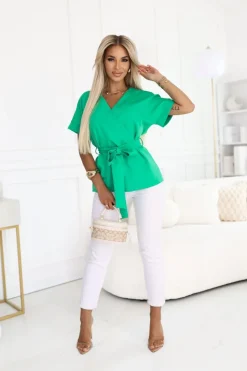 BLUZKA ALICE Z KRÓTKIM RĘKAWEM Z KOPERTOWYM DEKOLTEM ZIELONA
