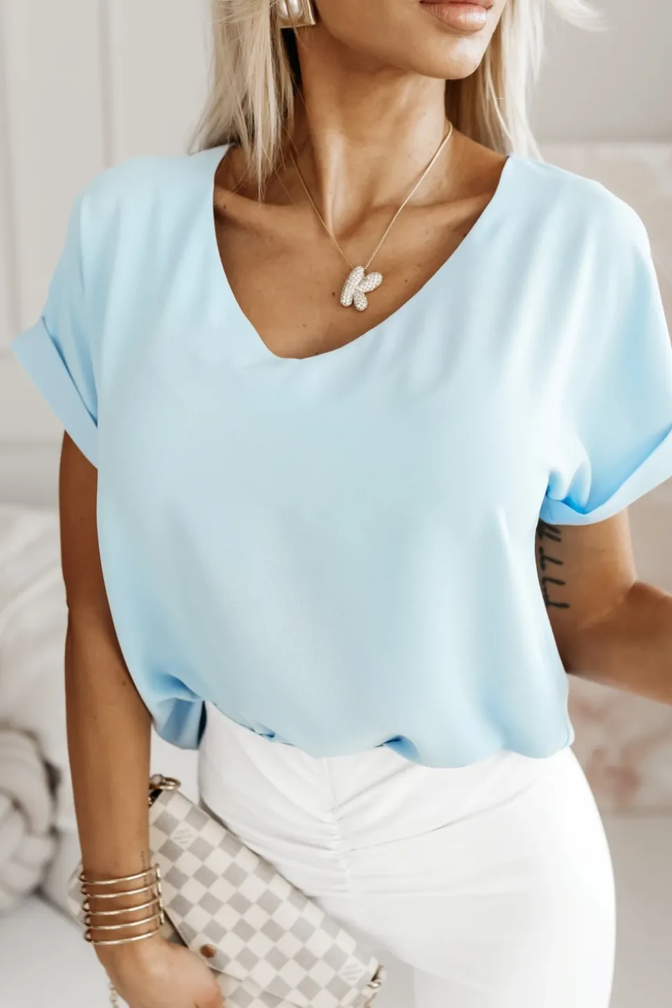 BLUZKA AMORE Z DEKOLTEM W SEREK BŁĘKITNA