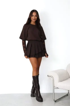 BLUZKA BASIC BAWEŁNIANA Z KORONKOWYMI RĘKAWAMI CZEKOLADOWA