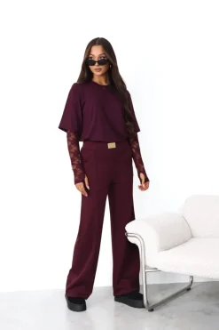 BLUZKA BASIC BAWEŁNIANA Z KORONKOWYMI RĘKAWAMI JAGODOWA