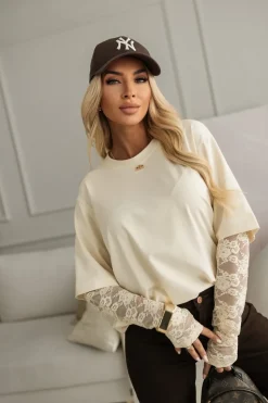 BLUZKA BASIC BAWEŁNIANA Z KORONKOWYMI RĘKAWAMI KOKOSOWA