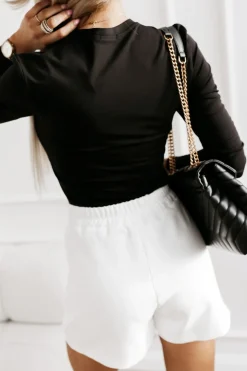 BLUZKA BASIC EDAN Z OZDOBNYMI GUZIKAMI NA MANKIETACH CZARNA