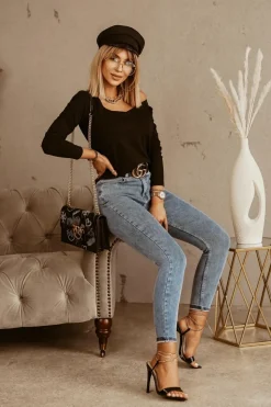 BLUZKA BASIC V DEKOLT CZARNA