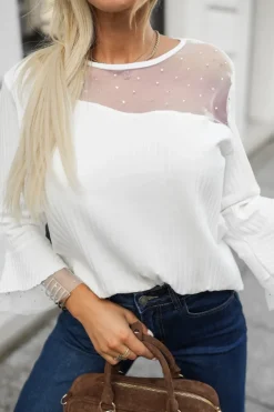 BLUZKA BASIC Z PRĄŻKOWANEGO MATERIAŁU Z TIULOWYMI WSTAWKAMI BIAŁA