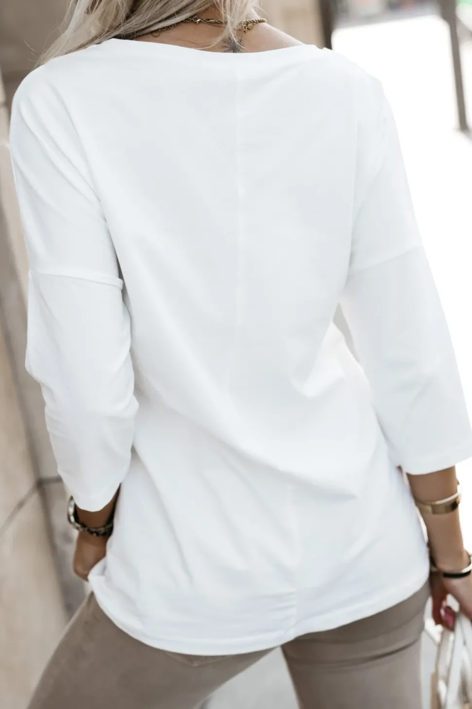 BLUZKA BAWEŁNIANA RICCI Z DEKOLTEM W ŁÓDKĘ Z RĘKAWEM 3/4 BIAŁA