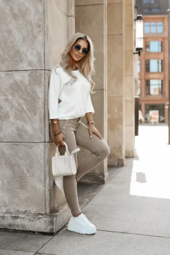 BLUZKA BAWEŁNIANA RICCI Z DEKOLTEM W ŁÓDKĘ Z RĘKAWEM 3/4 BIAŁA