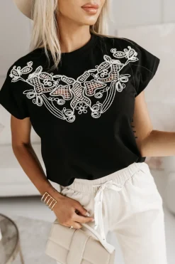 BLUZKA BAWEŁNIANA Z AŻUROWĄ WSTAWKĄ NA DEKOLCIE CZARNA