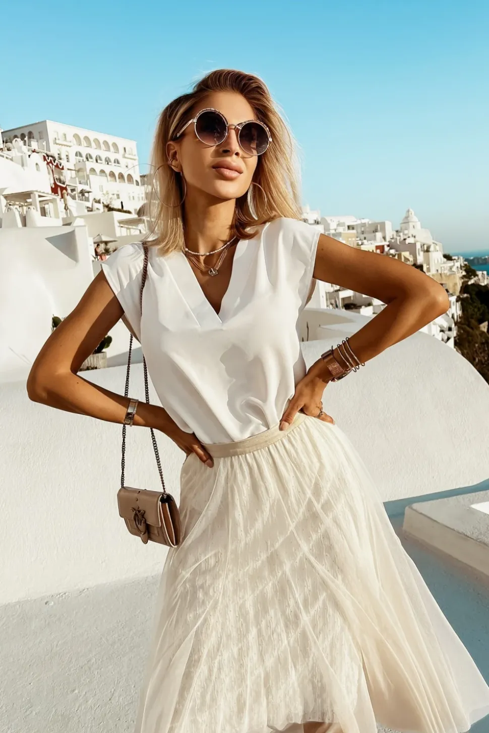 BLUZKA CLASSIC Z DEKOLTEM W SEREK BIAŁA