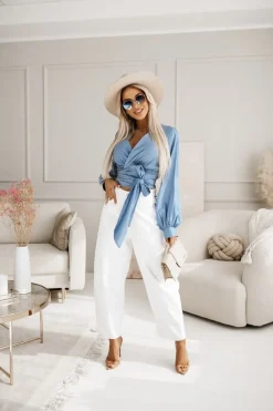 BLUZKA DIAMOND Z KOPERTOWYM DEKOLTEM NIEBIESKI JEANS