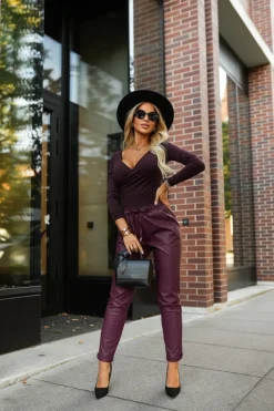 BLUZKA GEORGIA Z ELASTYCZNEGO MATETRIAŁU Z KOPERTOWYM DEKOLTEM JAGODOWA