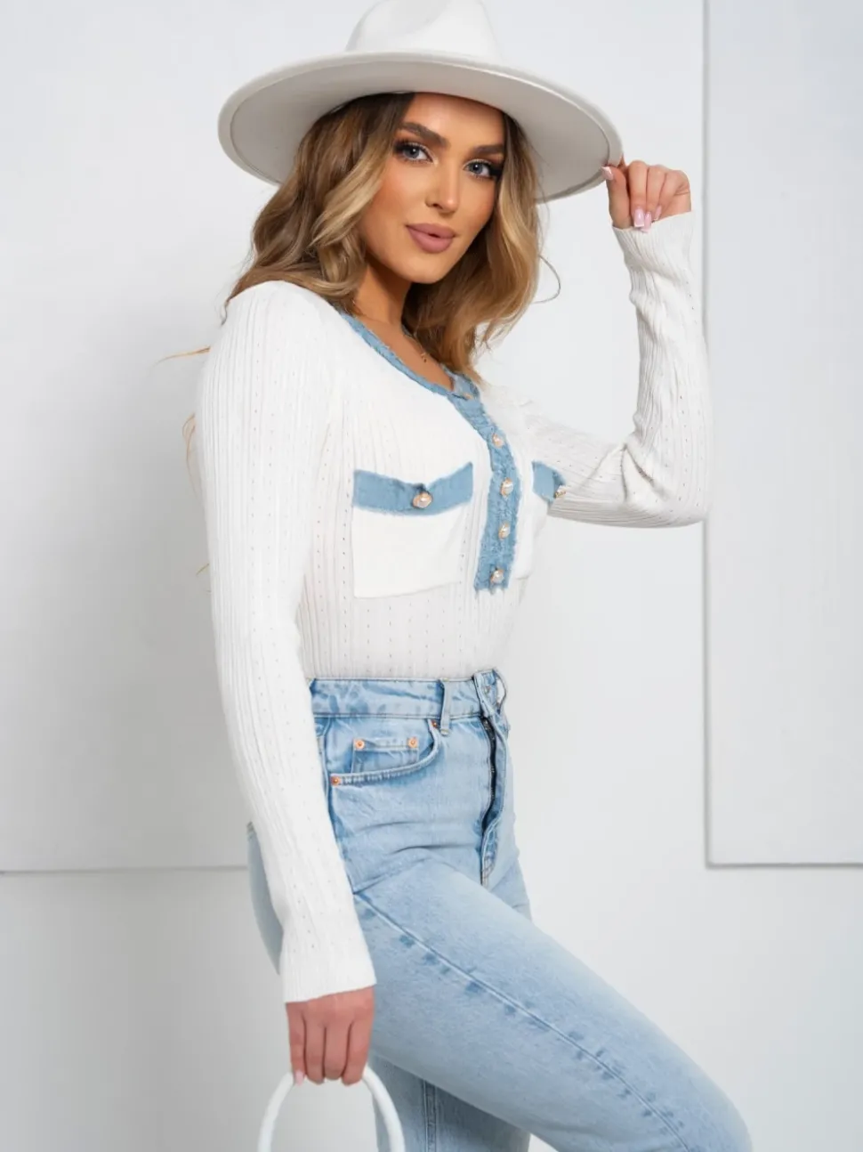 BLUZKA GINGER Z ŁĄCZONYCH MATERIAŁÓW BIAŁA/JEANS