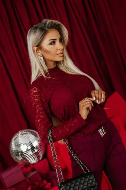 BLUZKA KORONKOWA EVA NA PODSZEWCE BURGUNDOWA