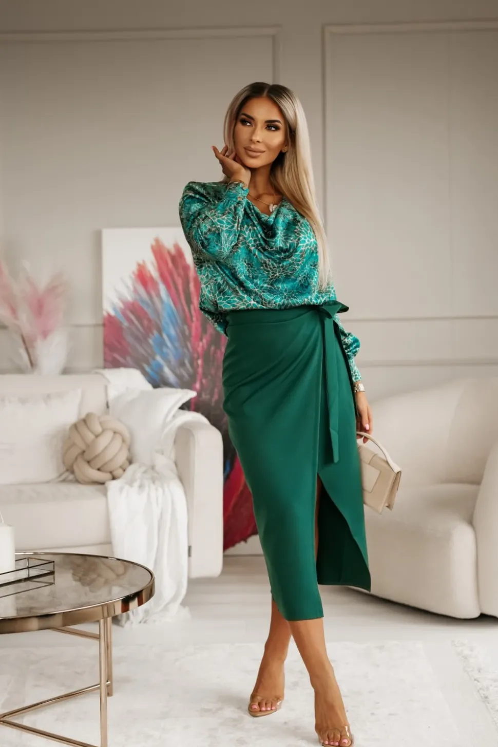 BLUZKA KOSZULOWA ALICE Z LEJĄCYM DEKOLTEM TYPU WODA ZIELONO-BEŻOWA W KWIATY