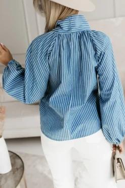 BLUZKA KOSZULOWA ANABEL W PASKI Z WIĄZANĄ KOKARDĄ NIEBIESKO-BIAŁE