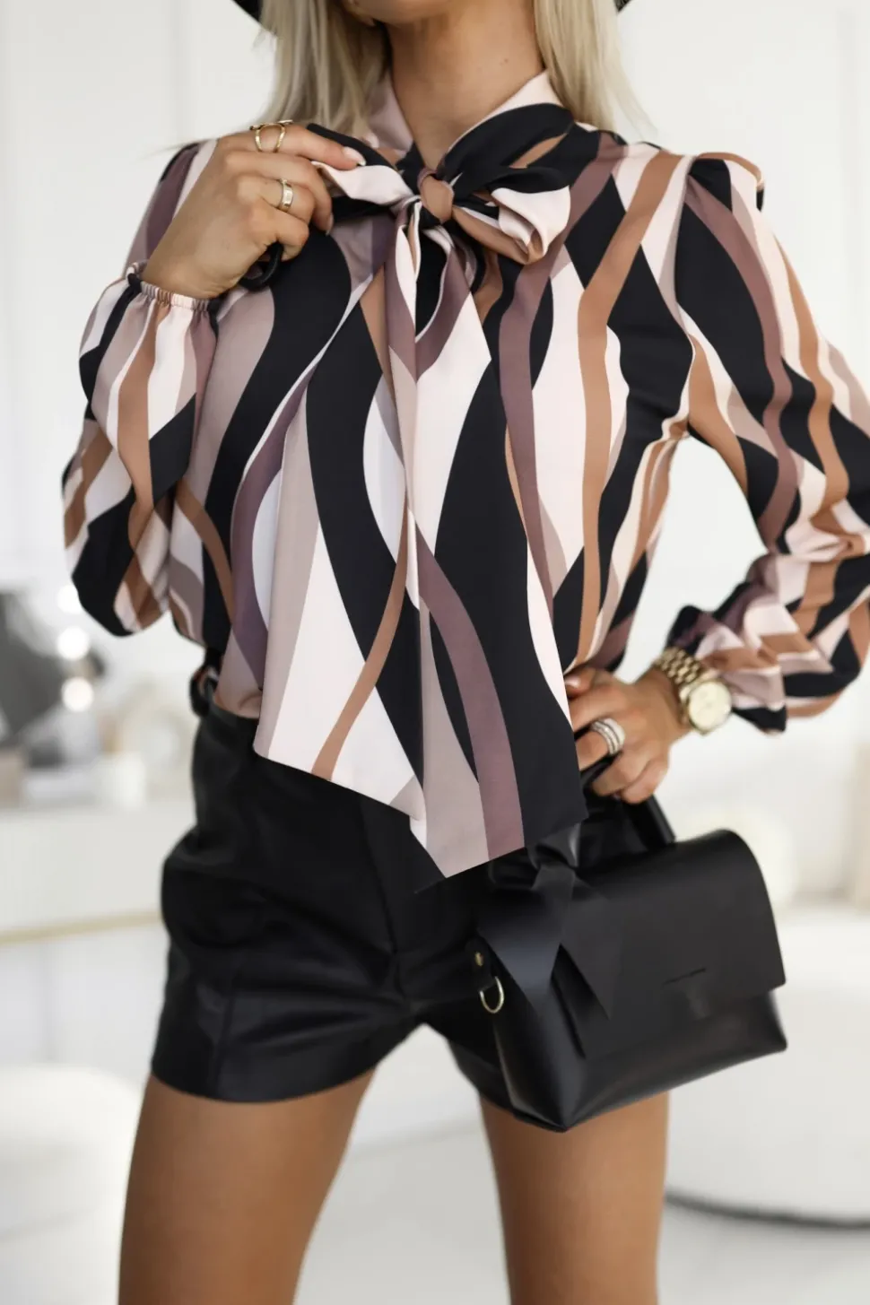 BLUZKA KOSZULOWA ANNA Z KRAWATKĄ BEŻOWO-CZARNA