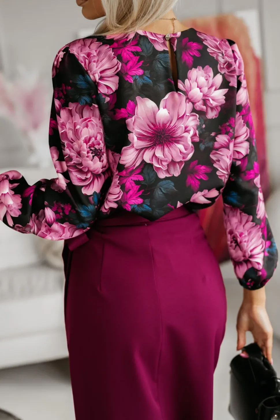 BLUZKA KOSZULOWA BONA W KWIATY CZARNO-RÓŻOWA