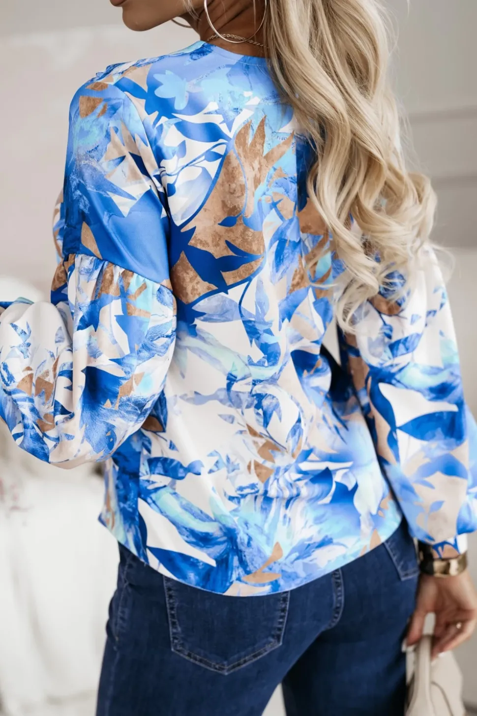 BLUZKA KOSZULOWA ISABEL Z SZEROKIMI RĘKAWAMI NIEBIESKO-BIAŁA W LIŚCIE