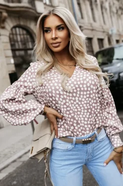 BLUZKA KOSZULOWA ISABEL Z SZEROKIMI RĘKAWAMI BEŻOWA W KROPKI