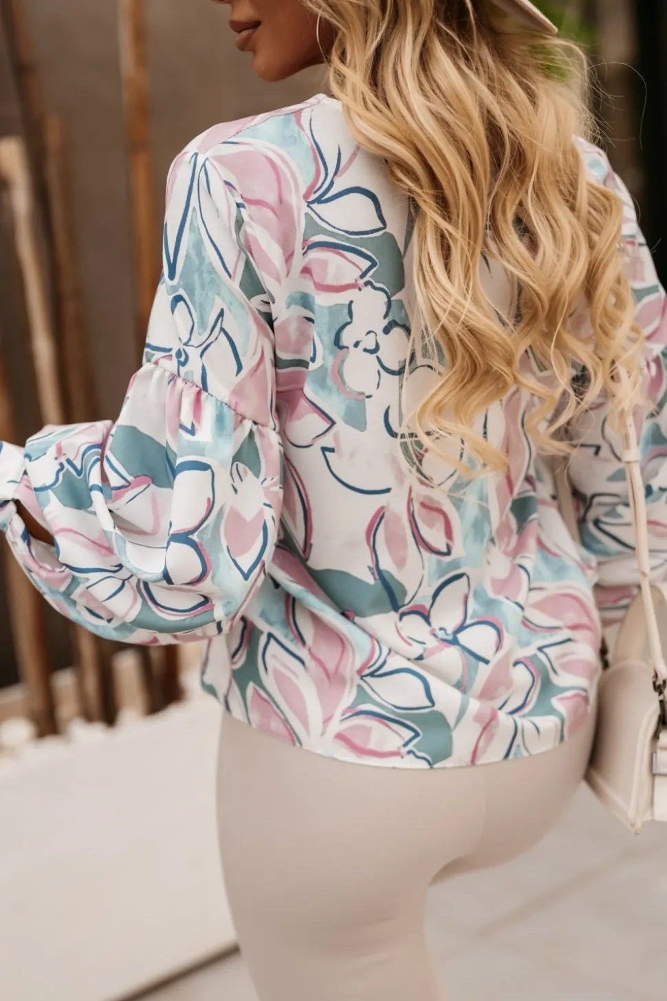 BLUZKA KOSZULOWA ISABEL Z SZEROKIMI RĘKAWAMI PASTELOWA W LIŚCIE