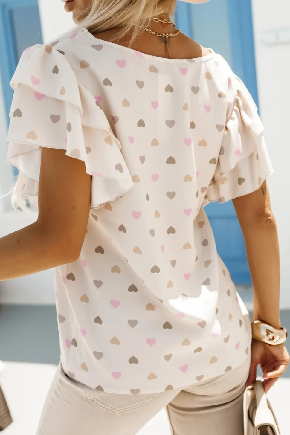 BLUZKA KOSZULOWA LAMBI Z MOTYLKOWYM RĘKAWEM W SERDUSZKA BEŻOWA