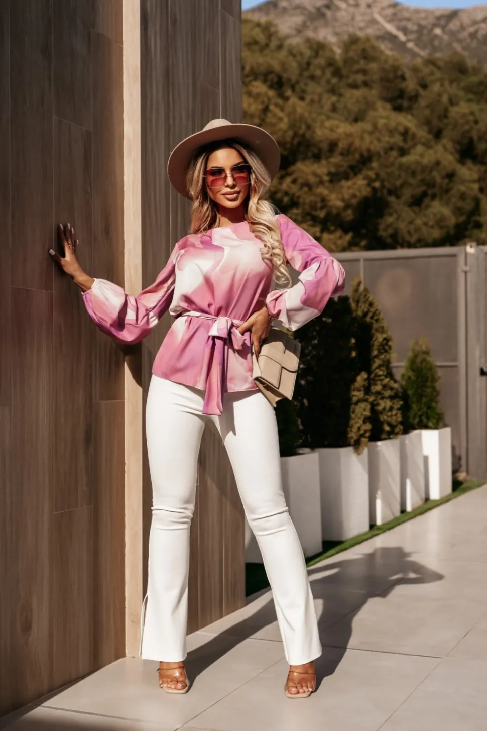 BLUZKA KOSZULOWA NINA Z OZDOBNYM PASKIEM RÓŻOWO-ŚMIETANKOWA