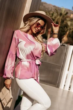 BLUZKA KOSZULOWA NINA Z OZDOBNYM PASKIEM RÓŻOWO-ŚMIETANKOWA