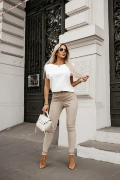 BLUZKA KOSZULOWA Z WISKOZY ELEGANCKA Z PODUSZKAMI NA RAMIONACH BIAŁA