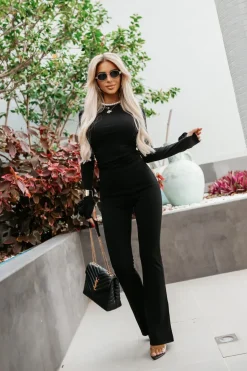 BLUZKA MILADY Z EFEKTOWNYMI RÓŻAMI NA RĘKAWACH CZARNA