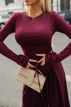 BLUZKA MILADY Z EFEKTOWNYMI RÓŻAMI NA RĘKAWACH BURGUNDOWA