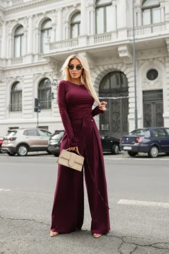 BLUZKA MILADY Z EFEKTOWNYMI RÓŻAMI NA RĘKAWACH BURGUNDOWA