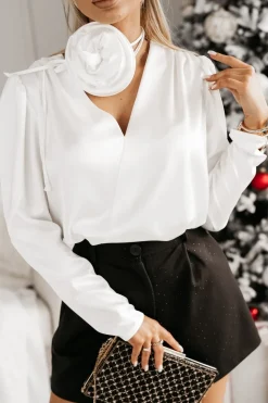 BLUZKA SATYNOWA EMO Z WIĄZANĄ OZDOBNĄ RÓŻĄ ŚMIETANKOWA