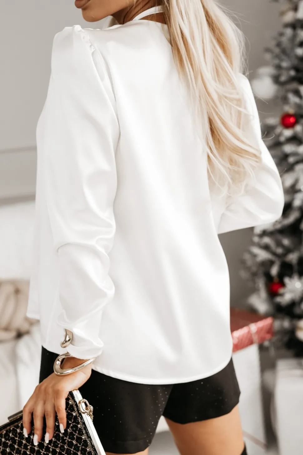 BLUZKA SATYNOWA EMO Z WIĄZANĄ OZDOBNĄ RÓŻĄ ŚMIETANKOWA