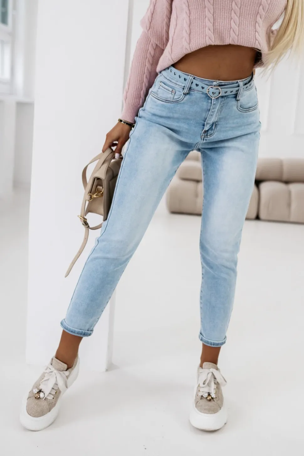 SPODNIE JEANSOWE TYPU BOYFRIEND Z PASKIEM W KOMPLECIE BŁĘKITNY JEANS