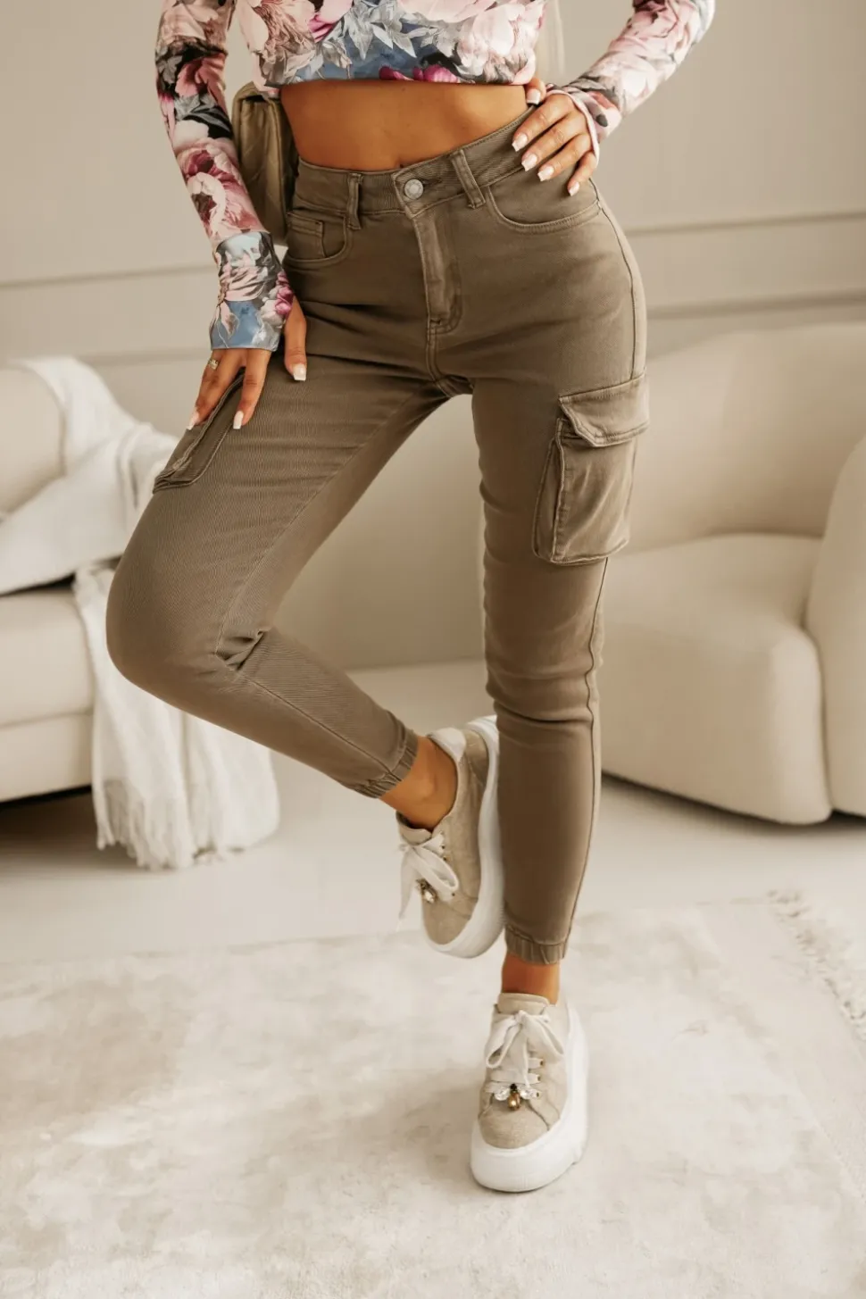 SPODNIE JEANSOWE TYPU CARGO BOJÓWKI MOKKA