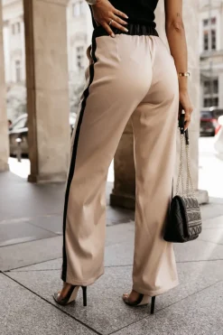 SPODNIE SATYNOWE NA GUMĘ Z OZDOBNYM LAMPASEM BEŻOWO-CZARNE