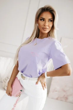 T-SHIRT Z KIESZONKĄ Z HAFTOWANYM NAPISEM FIOLETOWY