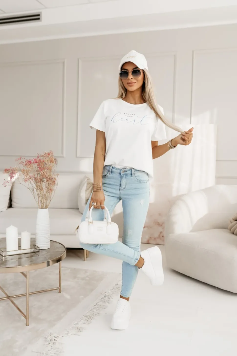 T-SHIRT Z NADRUKIEM FOLLOW YOUR HEART BIAŁY