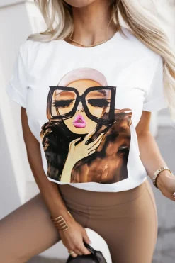 T-SHIRT Z NADRUKIEM KOBIETA W OKULARACH BIAŁY