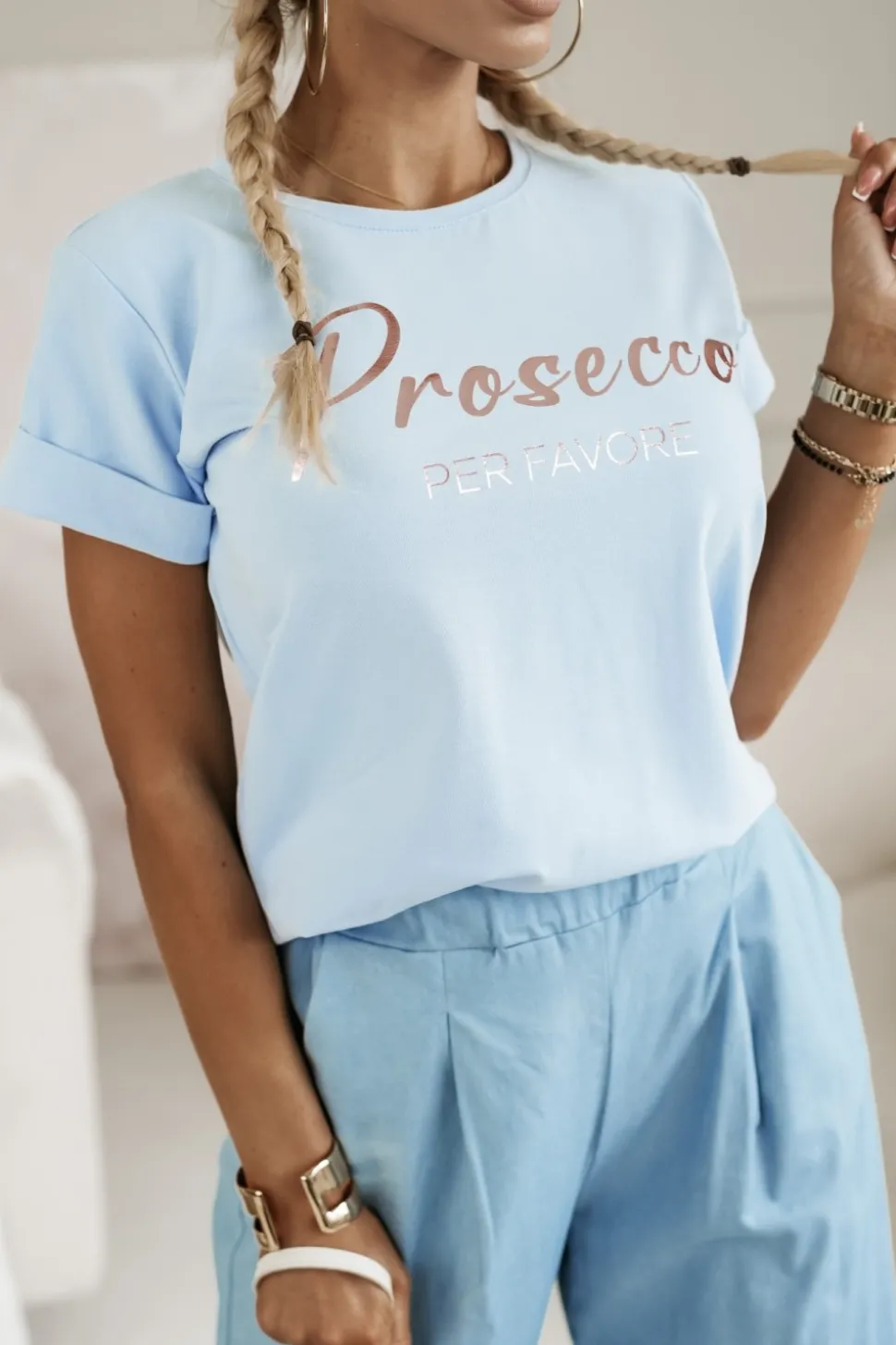 T-SHIRT Z NAPISEM PROSECCO BŁĘKITNY