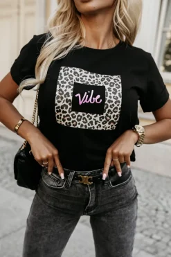 T-SHIRT Z PANTERKOWYM NADRUKIEM VIBE CZARNY